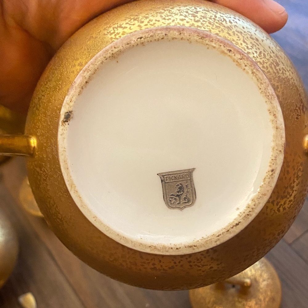 Luxurious Gold Coffee & Tea Set - Picture 4 of 11